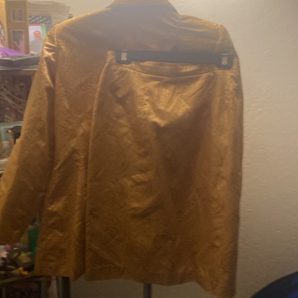 Women’s 2pc skirt jacket brocade
Clara by Vinette New York - Picture 2 of 2